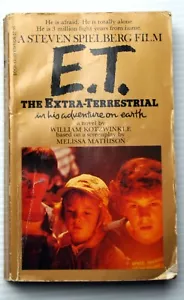 vntg 1982 pb William Kotzwinkle ET: THE EXTRA-TERRESTRIAL on EARTH movie tie-in - Foto 1 di 5
