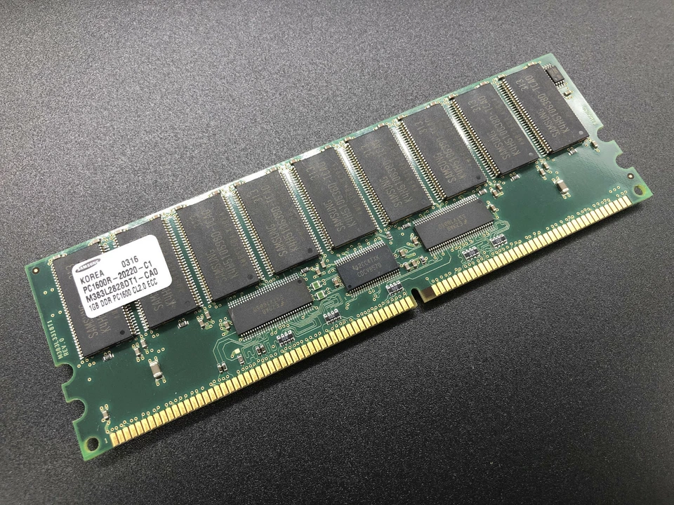 1GB Samsung DDR PC1600 CL2.0 ECC Memory RAM Module (M383L2828DT1) - Image 1 of 1