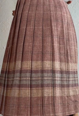 *Vintage* Falda plisada a cuadros Clyde - malva, borgoña, azul cielo y tostado cremoso  Foto 1 de 4