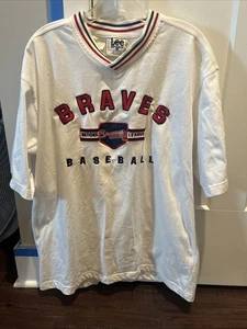 T-shirt baseball vintage Atlanta Braves Lee Sport MLB grande scollo a V ricamata - Foto 1 di 5