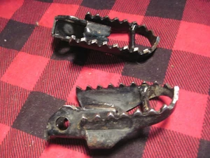 1996 2024 SUZUKI DR650SE OEM SUZUKI FOOTPEGS DR650 DUAL SPORT LOW MILES - Bild 1 von 3