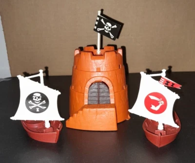 Original Weapons & Warriors Pirate Battle Game Replacement Fort and 2 Skiffs VTG - Image 1 of 3