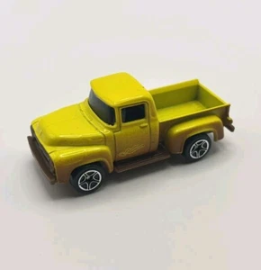 Camioneta Ford Matchbox 1956 vintage amarilla escala 1/64  - Imagen 1 de 6