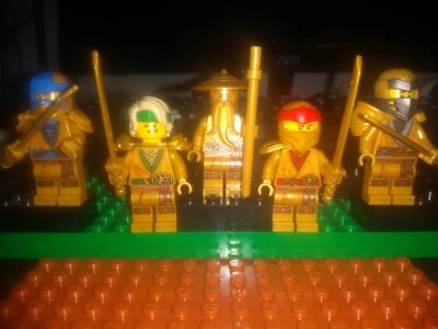 Ninjago 10 Aniversario - Minifiguras Doradas Conmemorativas - 5 Juegos Diferentes  Foto 1 de 4