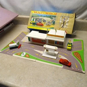 Vintage Matchbox G-1 BP Service Station Set + Box, 3-Cars-Trucks, Lesney - Picture 1 of 17