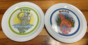 Set of 2 2002 Rainforest Cafe Texas Melamine Kids Plates 10” Tuki & Maya - Picture 1 of 7
