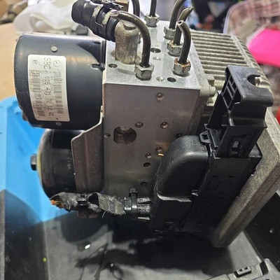 03-12 Conjunto Bomba Hidráulica Antibloqueo Freno Mercedes R230 SL550 SL500 E350 SBC Foto 1 de 4