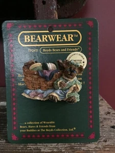 LONGABERGER BOYDS BEAR EXCLUSIVE GRAMMY QUILTSBEARY PIN NEW ON CARD - Picture 1 of 1