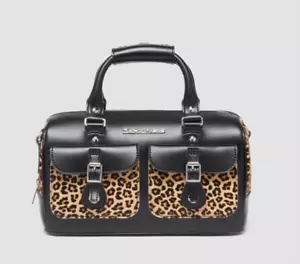 Dr. Martens 41081001 KIEV_LEOPARDHAIRON_TOP_MANICO_BORSA_NERO CHIARO ABBRONZATURA 2025 Nuovo - Foto 1 di 10