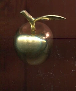 CAMPANA 3" LATÓN MACIZO EN FORMA DE MANZANA (B897) HECHA EN INDIA BONITO TONO - Imagen 1 de 2