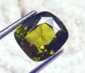Piedras preciosas sueltas de peridoto natural de 7,90 quilates con forma de cojín certificada - Imagen 1 de 4