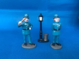 Circus Clown Policeman x2 And Lampost MIB - Picture 1 of 4