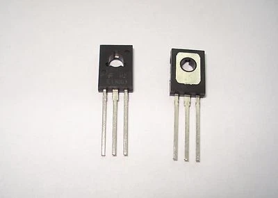 FAIRCHILD SEMICONDUCTOR 2 pezzi transistor MJE13003 E13003-2 E13003 NPN 13003 400 V 1,5 A TO-126 2 pz