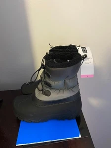 BRANDNEU JUNGEN GRÖSSE 6 MEMBER'S MARK SCHNEESTIEFEL - Bild 1 von 7