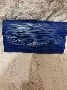 Louis Vuitton Epi Azul Portefeuille Sarah de Japón - Imagen 1 de 8