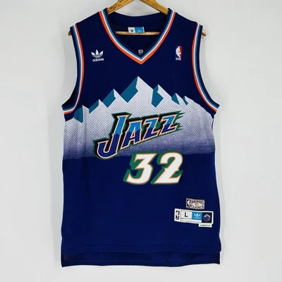 Camiseta masculina Karl Malone #32 Utah Jazz Hardwood Classics Mountain GG Adidas NBA - Imagem 1 de 4