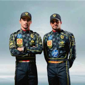 Charles Leclerc Scuderia Ferrari HP's Carbon-Fiber Race Suits Italian Grand Prix - Bild 1 von 11