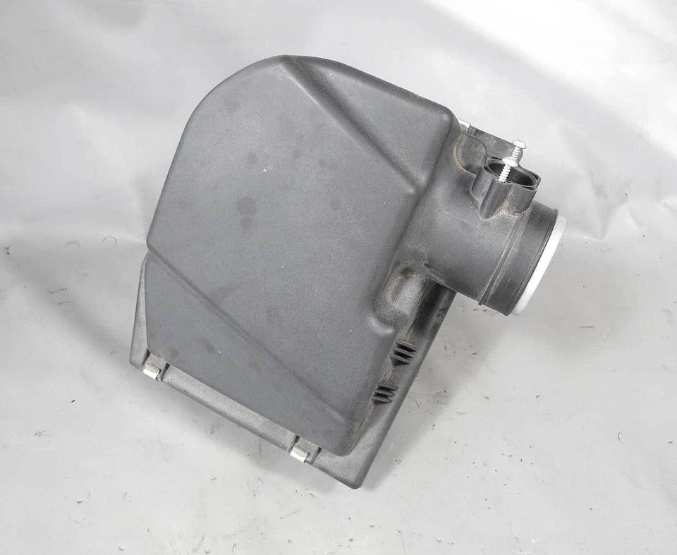 Caja de admisión de carcasa de filtro de aire BMW E85 E86 Z4 3.0i 3.0si N52 2006-2008 usado OEM Foto 1 de 4
