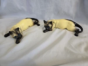 Vintage Siamese Cats Figurine Blue Eyes 9” Crouching/Lying Yellow Japan (Y) - Picture 1 of 9