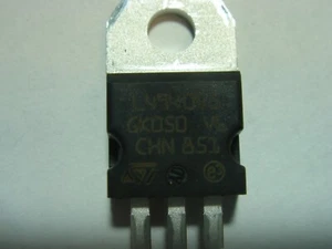 L4940V5  Low Drop  Regulator Spannungsregler 5V 1,5A TO220 #19-533 - Bild 1 von 1