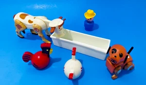 Vintage Fisher-Price 6-teiliges Bauernhof-Set: Kuh/Hahn/Huhn/Hund/Bauer/Trog 60er Jahre - Bild 1 von 5
