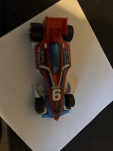 Hot Wheels Speedy Perez rosso/bianco/blu auto da corsa HW Car auto giocattolo C218 - Foto 1 di 5