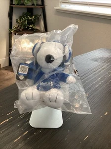 MET LIFE PLUSH SNOOPY WITH HEADPHONES SEALED PACKAGE - Picture 1 of 5