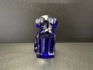 Estatuilla de perro perro perro perro de vidrio Degenhart azul oscuro cobalto 1976 - Imagen 1 de 9