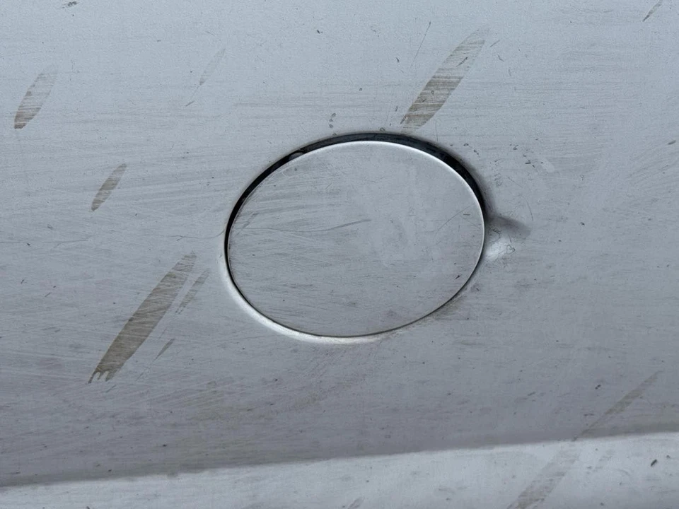 Fuel Tank Filler Gas Door GMC VAN SAVANA 1500 04 05 06 07 08 09 10 11 12 13 14 Foto 1 de 1