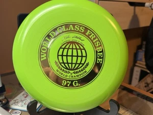 Stampo Wham-o Frisbee World Class 97 grammi 70 firma John Kirkland ottime condizioni - Foto 1 di 11