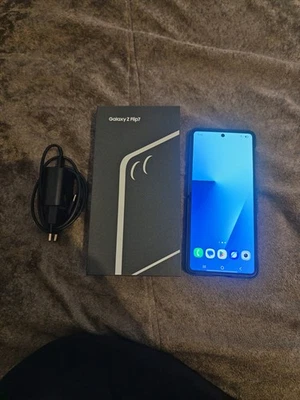 SAMSUNG Galaxy Z Flip7 - 256GB - Blau / Blue Shadow - - Bild 1 von 3