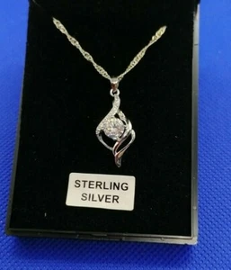 SCHÖNE HALSKETTE MIT ANHÄNGER AUS STERLINGSILBER - Bild 1 von 3