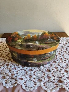 Scatola di immagazzinaggio vintage Thomas Kinkade "Pittore della Luce" La Valle della Pace @1997 - Foto 1 di 12