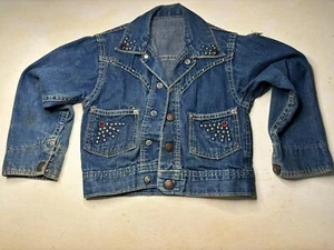 Chaqueta vaquera vintage de los años 50 para niños talla 3-4 con tachuelas plateadas y gemas rojas ropa occidental - Imagen 1 de 14