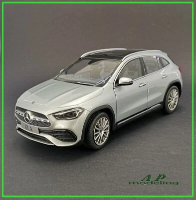 modellino auto 1:18 Mercedes classe GLA modellini die cast da collezione - Immagine 1 di 4
