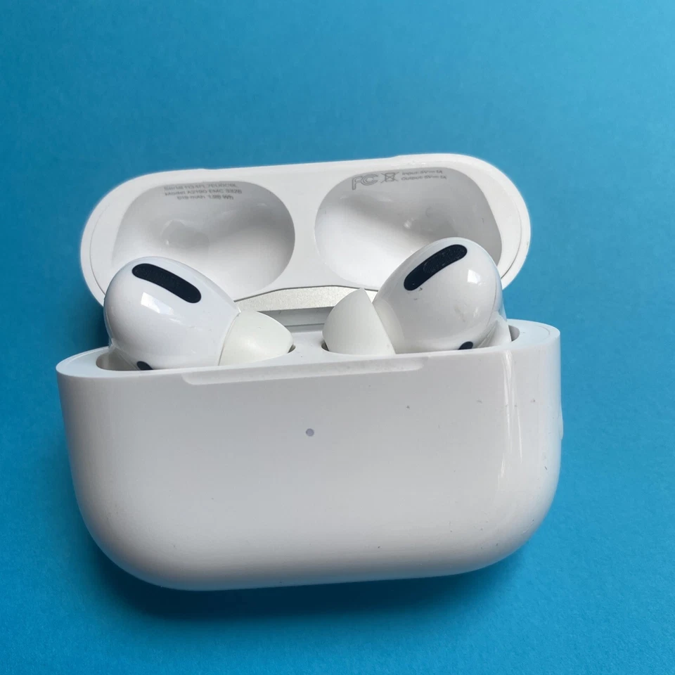 Apple AirPods Pro with MagSafe Wireless Charging Case FULL SET NICE CONDITION - Image 1 of 4