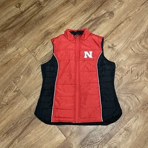 Nebraska Cornhuskers Red Puffer Vest Womens Size Large Huskers Football NCAA - Picture 1 of 7