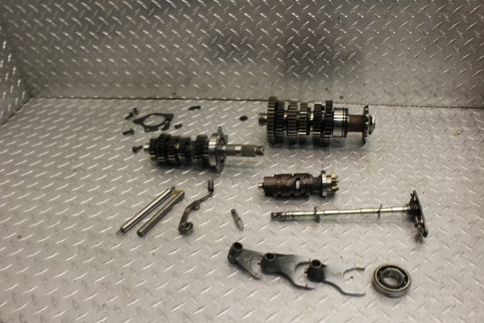 Yamaha YZF R1 2004 motor transmisión engranajes Tranny Foto 1 de 4