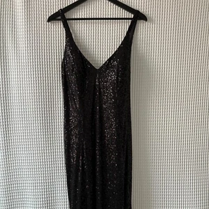 Mac Duggal Ieena Damenkleid schwarz komplett Pailletten U-Ausschnitt hinten # 26443 Größe 10 neu mit Etikett - Bild 1 von 9