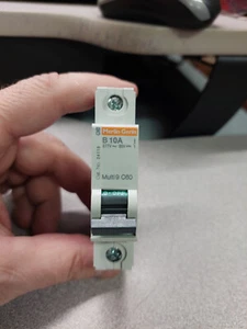 MERLIN GERIN 24116 CIRCUIT BREAKER 10A, 1-POLE, 300VAC.NOS. FREE SHIPPING. - Picture 1 of 4