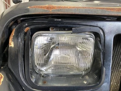 Passenger Right Headlight Fits 84-96 CHEROKEE 1857984 - Image 1 of 4