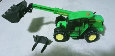 Siku 1:32 -  CARICATORE JOHN DEERE 3200- CON BENNA E FORCA - Immagine 1 di 4