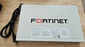 Fortinet FortiSwitch FS-124E Commutateur géré monté en rack 24 ports, année 2022 - Photo 1/4