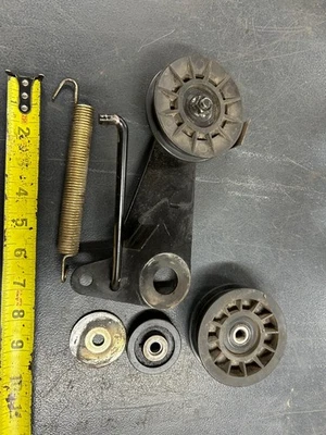 Husqvarna GTH2448 приводной ремень коленчатый натяжитель/шкивы # 532194317 - Изображение 1 из 4