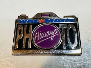 Walmart Wal-Mart Mitarbeiter Anstecknadel Vintage Smiley Gesicht Foto Kamera immer - Bild 1 von 2