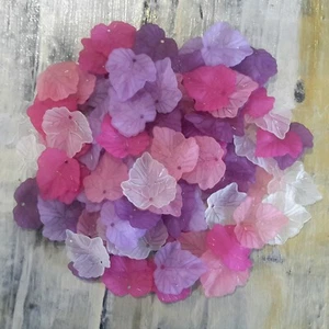 Frosted Acrylic Maple Leaf, Mixed, 24x22.5x3mm , 100 pce Free Postage Oz Seller - Picture 1 of 3