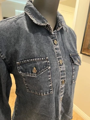 Camisa corta de mezclilla azul elástica para mujer - talla pequeña Foto 1 de 4