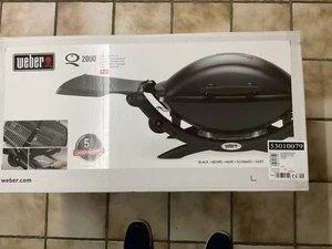 Weber Q 2000 Gasgrill, Schwarz Grillplatte und Portabler Wagen - Bild 1 von 3
