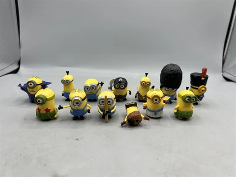 MINIONS MINI FIGURES LOT OF 16 MINIATURE DESPICABLE ME Cover
