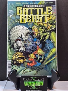 INVINCIBLE UNIVERSE: BATTLE BEAST #2 B VARIANTE MAHNKE PRIMERA IMPRESIÓN IMAGEN CASI NUEVA 2025 - Imagen 1 de 1